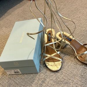 Margaux Soho sz 39W low heel champagne Gold Strappy Sandals